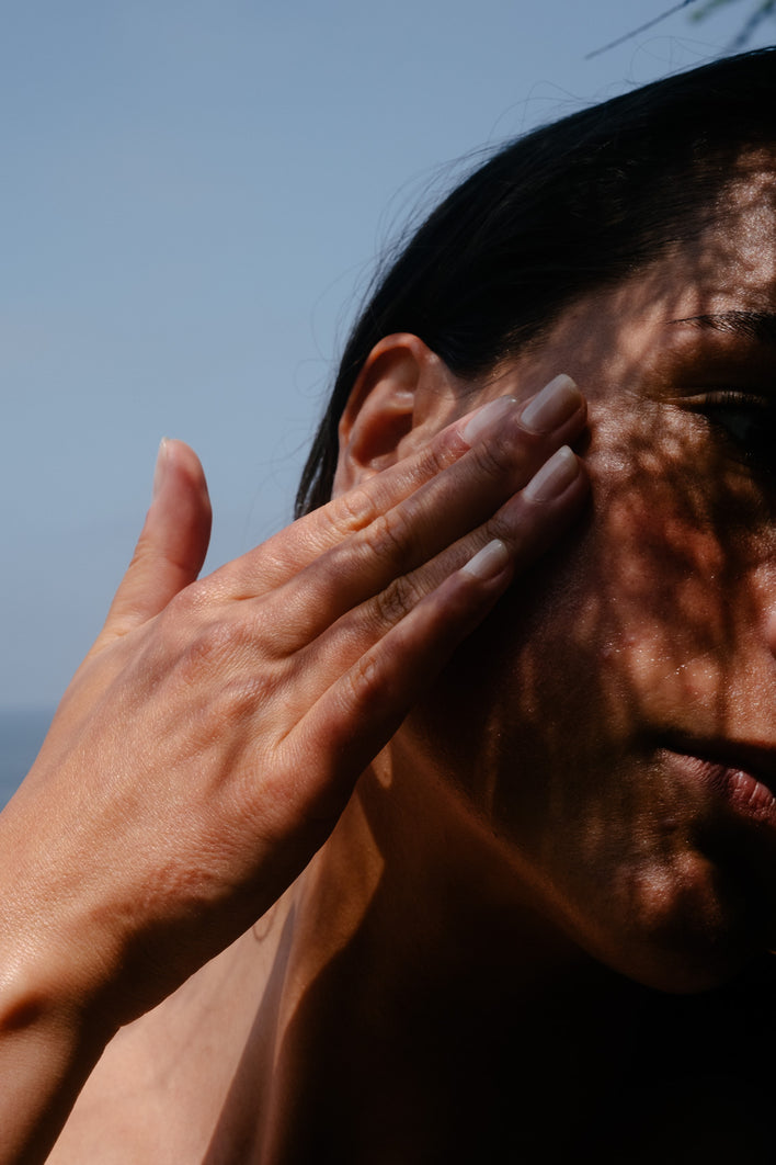 Acné : pourquoi a-t-on des boutons après l'été ?
