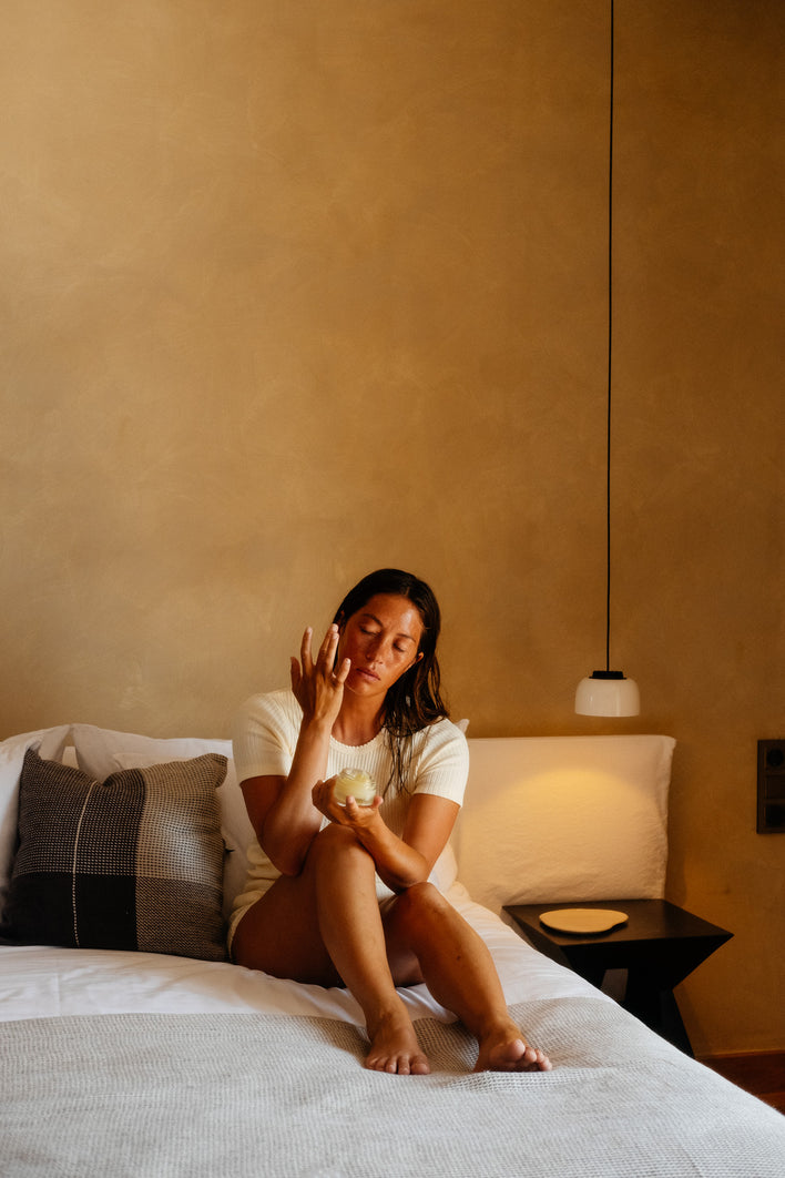4 soins formulés par notre dermatologue pour retrouver un teint éclatant