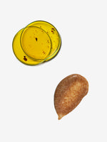 Application du Gommage Corps Lissant AHA Alaena pour lisser le grain de peau et favoriser le renouvellement cellulaire